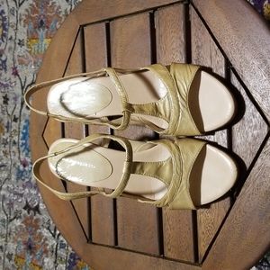 Easy Spirit Gold Tone Strappy Sandal Wedge 9M